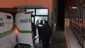 Tartıştığı erkek arkadaşını banyoda bıçaklayarak öldürdü