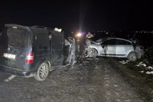 Diyarbakır’da iki otomobil çarpıştı: 5 ölü, 2 yaralı