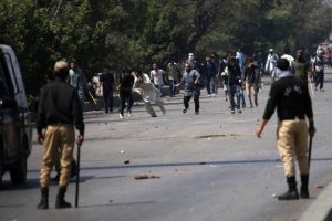 Pakistan’da ABD Büyükelçiliği önünde protesto: 8 ölü
