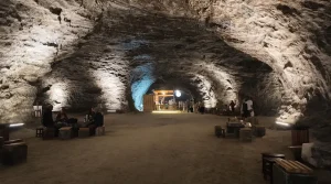 Serinlemek isteyen denize değil oraya koştu! Yerin 150 metre altında
